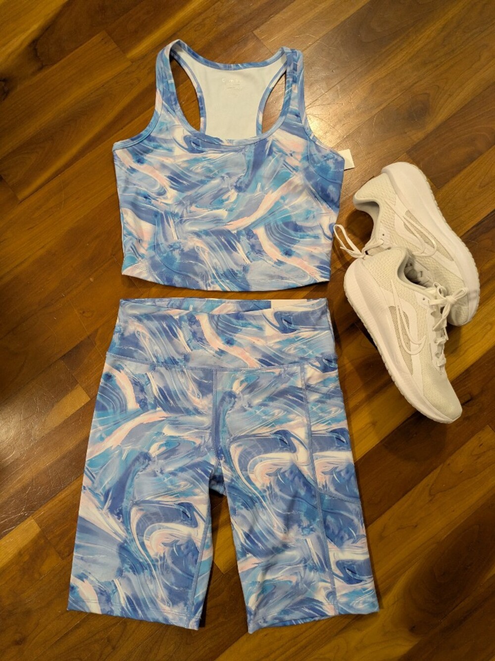 NWT Calvin Klein Performance Crop Top And Biker Shorts Set